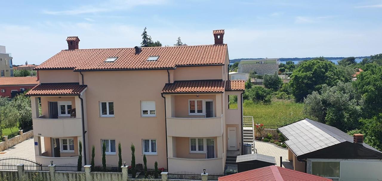 Appartments D&D Peroj Extérieur photo